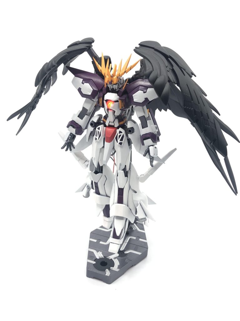 疑似太陽炉部分は赤LEDを組み込み、発光するように改造。