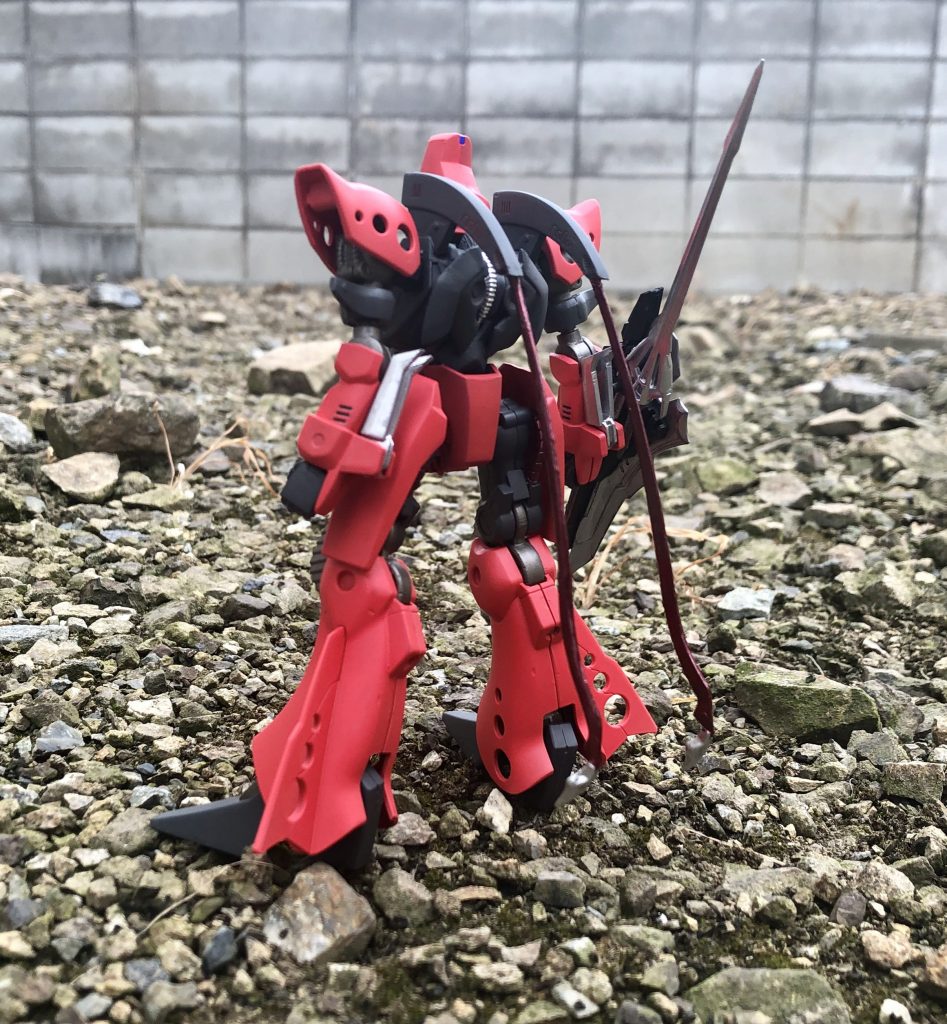 胴体部にはバルクール家が保有していた幻装兵の残骸が使用されている。胴体以外の部位は失われており、余り見かけない機種の意匠という事もあり、何の幻装兵だったのかは定かではない。魔導炉は生きているが魔導障壁発生器は丸ごと失われている。
古操兵ならではの高出力と全天周型の操手槽こそがこの機体の特徴と言える。もっとも、四肢のパーツは通常のヴェラスティールを近代化改修した程度のシロモノであるため、この機体が最大出力を出した場合は四肢がパワーに耐えられずに砕け散るであろう。その為、オルターには出力を制御するリミッターが付けられている。