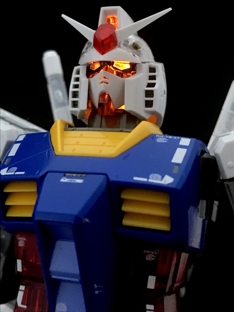 LEDユニットを組み込めますが、かなり光が漏れますね