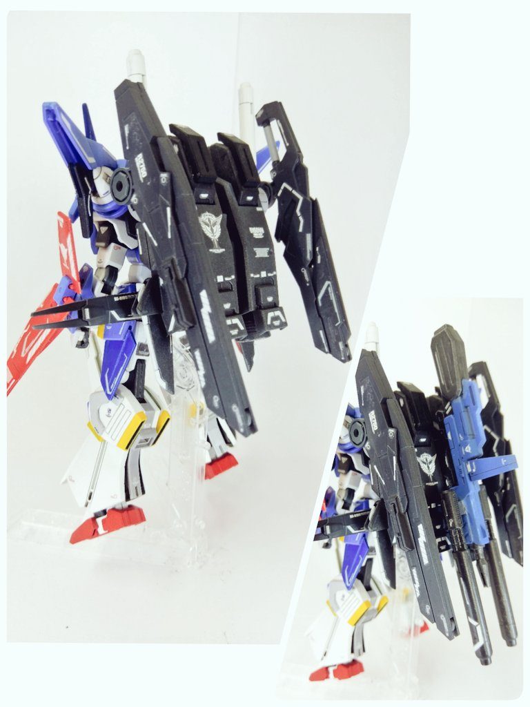 背面から。
00スカイの武装はZZのバックパックに付けています。スカイドライブユニットに接続したままだと干渉してしまいます。また、ダブルビームライフル(?)を懸架出来ます。無改造で懸架出来て発見したときは興奮しました