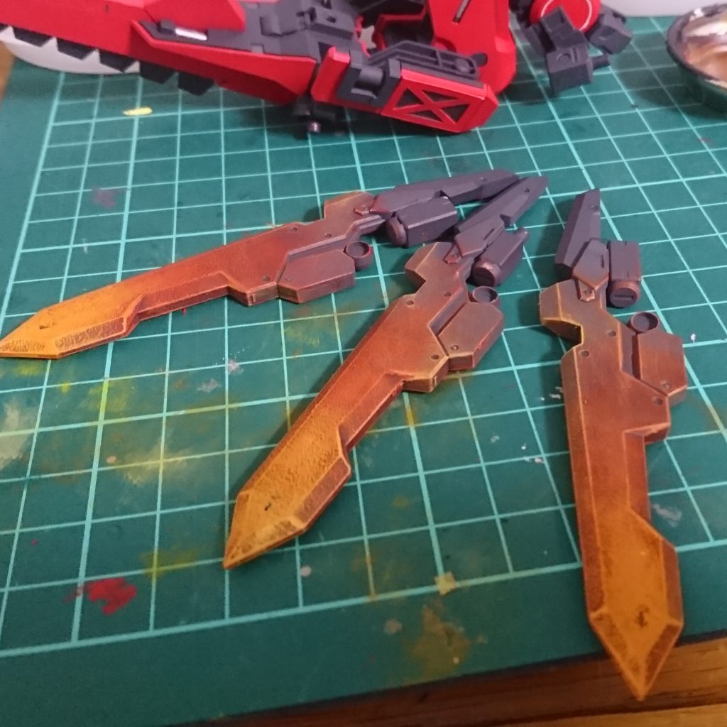 爪はシタデルでグラデ塗装しました。