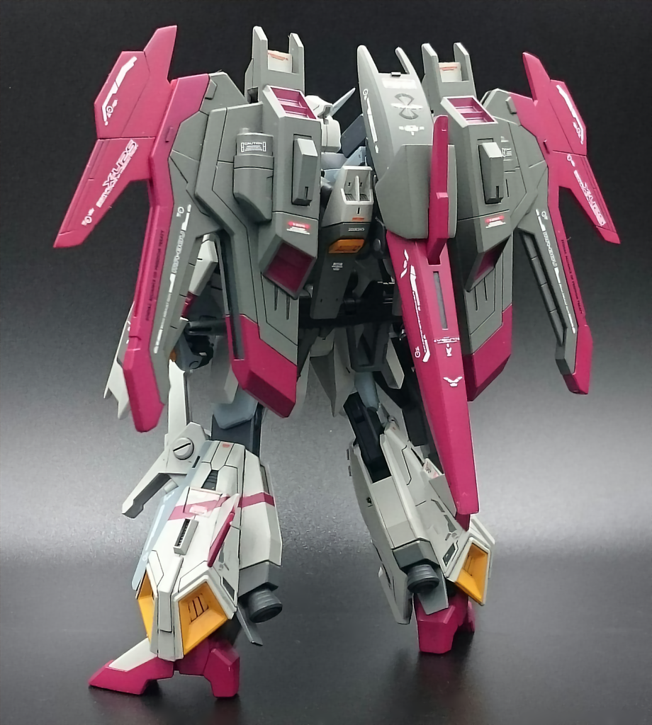 リア
バックパックはスクランブルガンダムのバックパックをベースにライトニングΖのパーツで固めています。