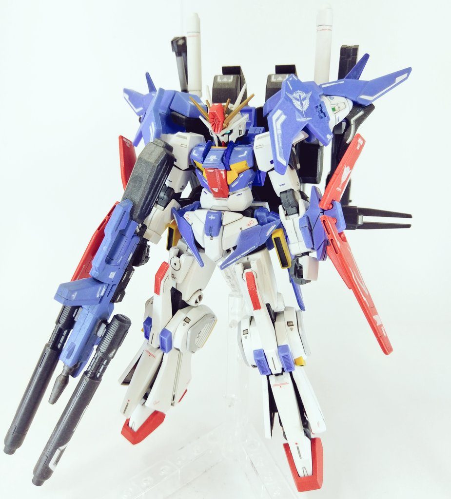 全体像。
今回のコンセプトは「00スカイにもZZにも見える機体」です。パッと見はZZ風のカラーリングなのでそれっぽく見えるんじゃないかなーと思っています。そしてちゃんと見れば00スカイにも見えると思います。