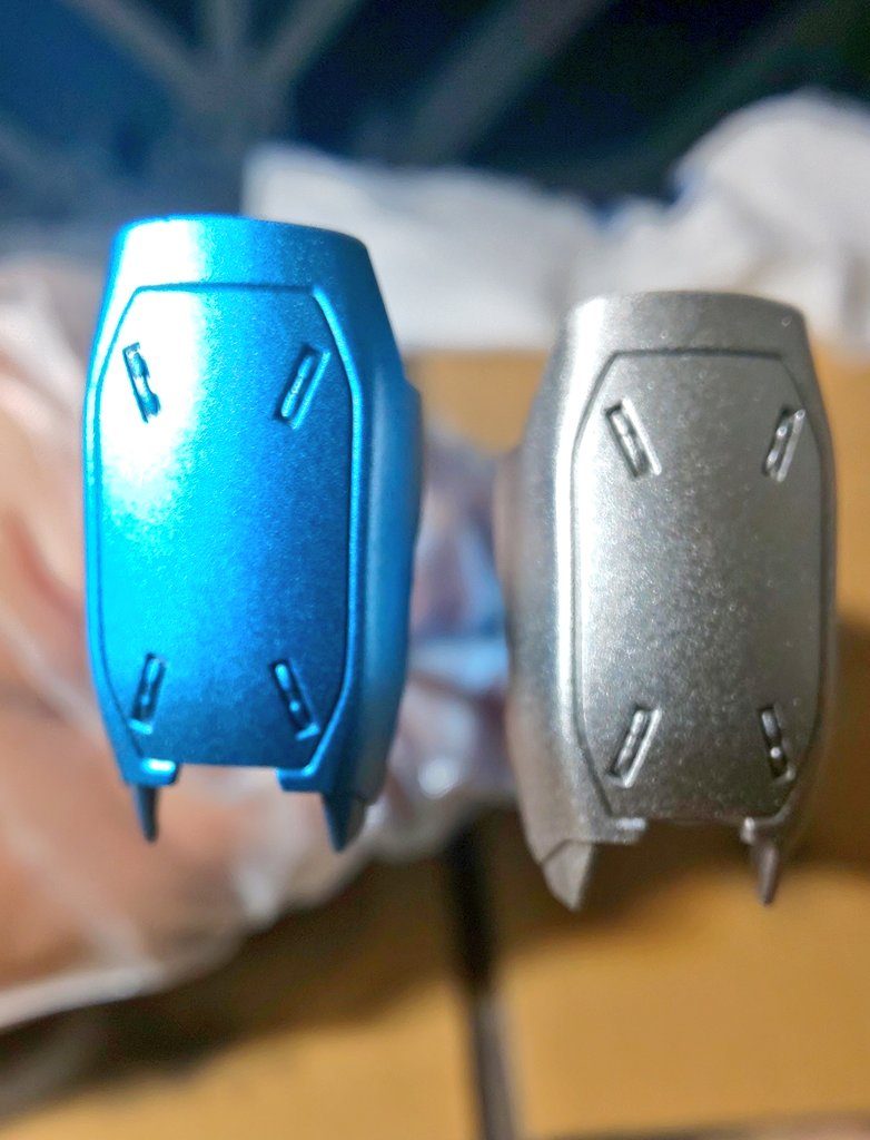 シルバーとクリアブルー後を比較してます☺️