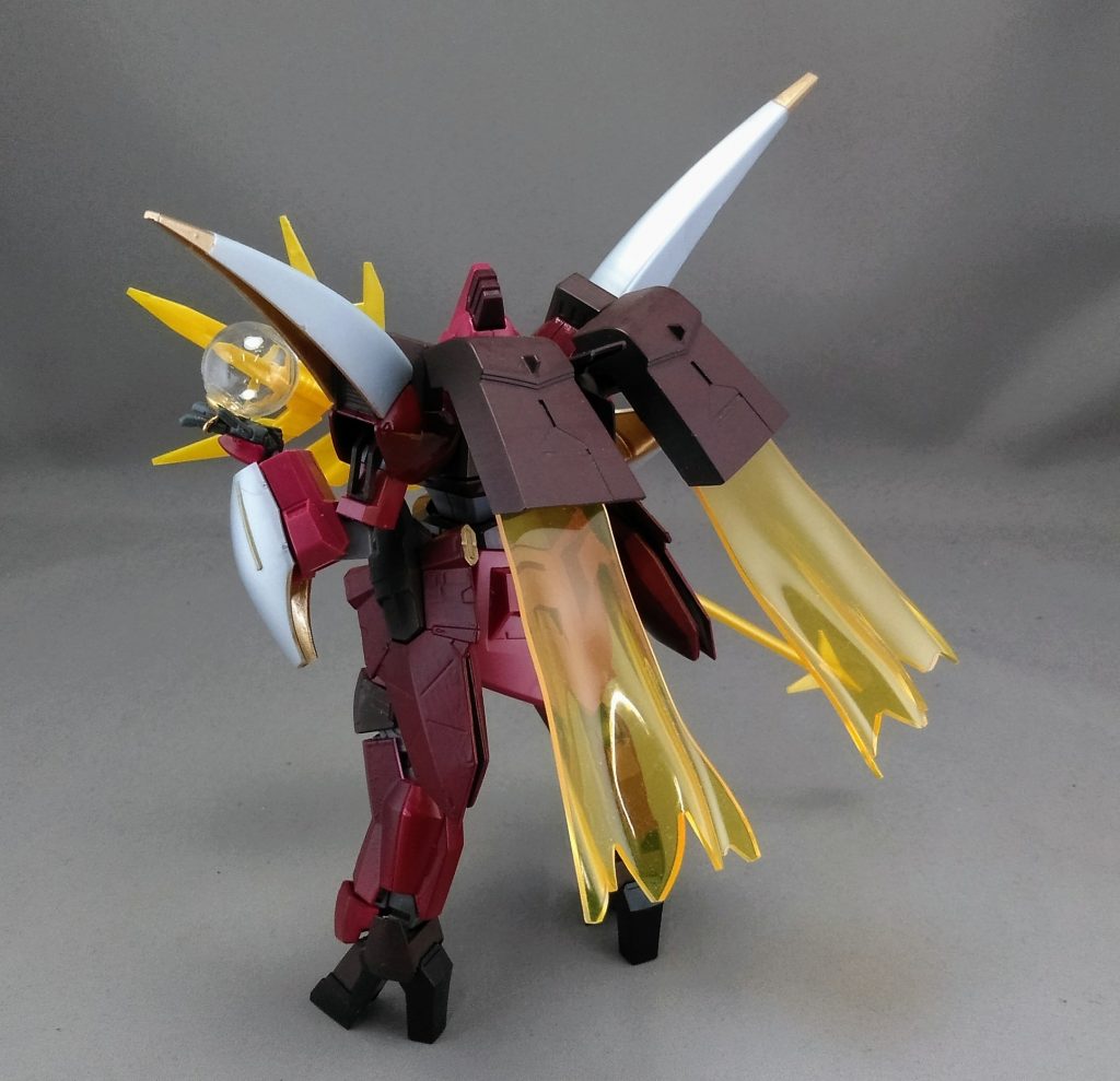 武装も中世の魔術士に似せ、水晶玉を思わせる球体は表面に光学迷彩を施されたIフィールド発生器