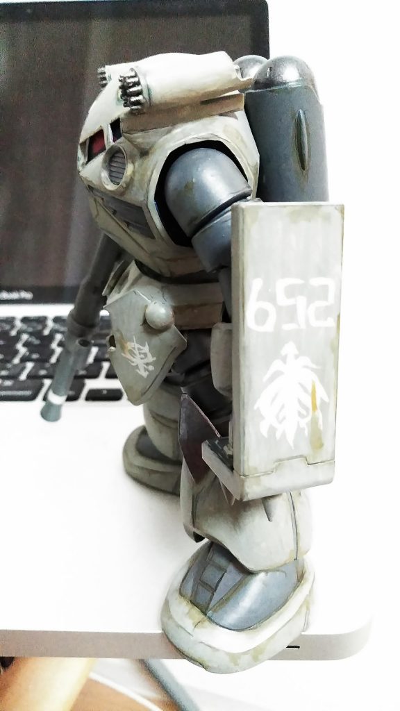スパイクシールドはHGUC旧ザクのもの。
シールドに手描きした数字は652ではなく、『259(ズゴック)』ですw