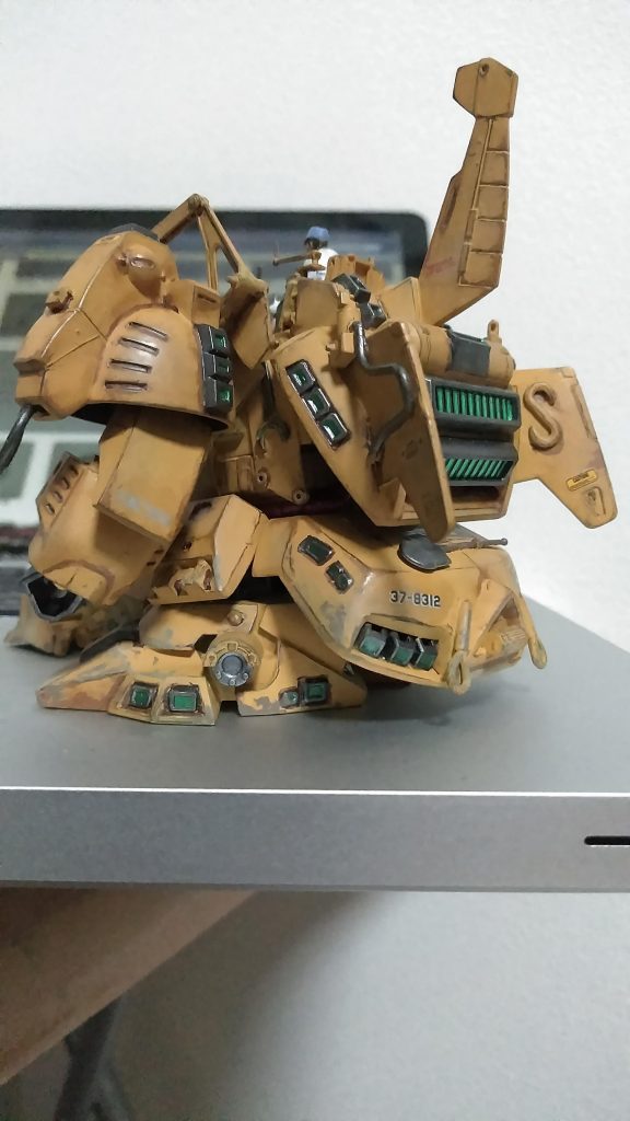 背中のスラスターのメタリックグリーンは付属のシールを使ってます(๑•̀ㅂ•́)و✧