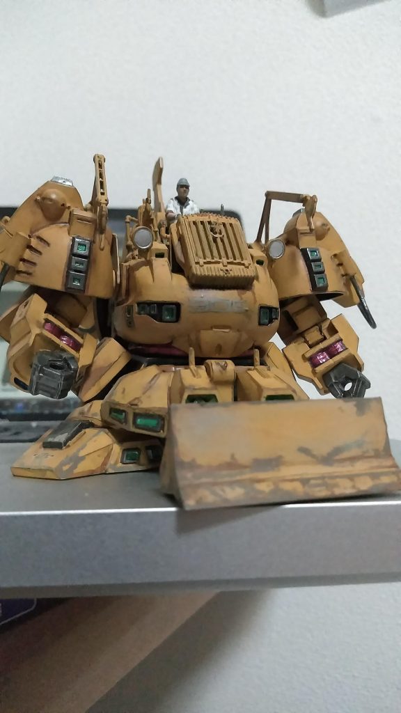 カラーリングはジ・オを踏襲しつつ重機・建機風に。
作業員のカラーリングもシロッコ風にしました(笑)
汚しはリアルタッチマーカー、ウェザリングマスター、ウェザリングスティック(マッド)。