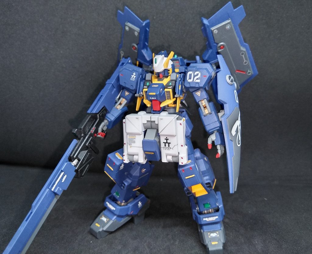 ヘイズル・アウスラ・ラー実戦配備カラー形態タイプ 今回はアドバンスド・ヘイズルアで固定したいので肩パーツを変更しませんでした。なので細部が違うなんちゃってタイプです。