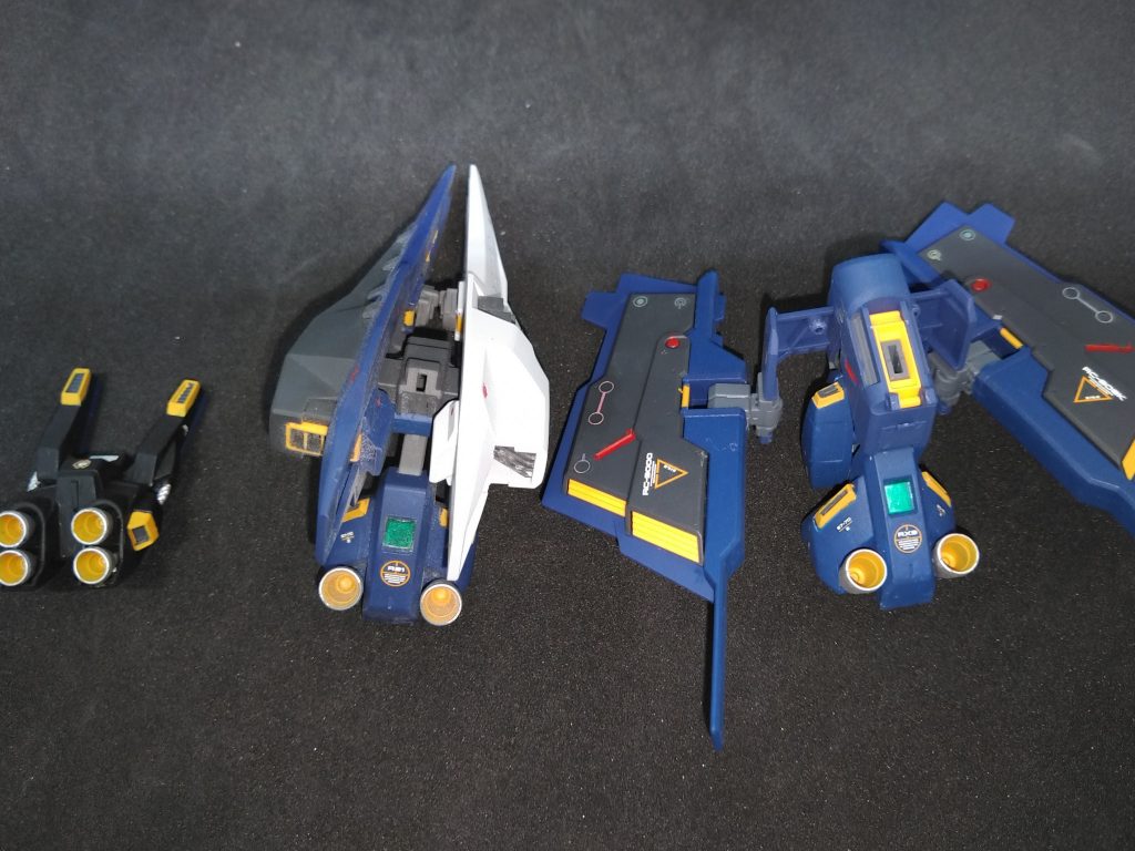 バックパックはそれぞれ用意して、それぞれ換装する状態にしました。