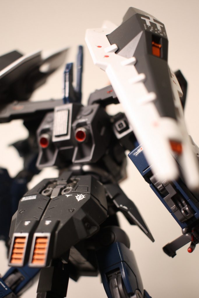 所々にティターンズとジオンのマークが並んでいるのがお気に入りです。