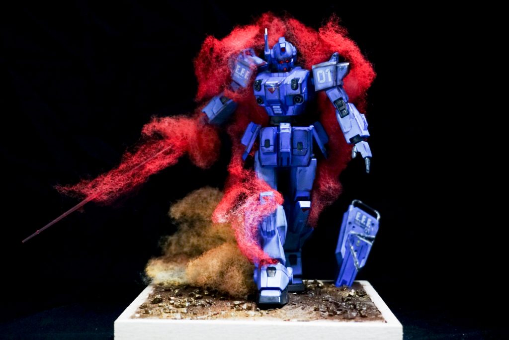 正面
ブルーは威圧的に歩いてくる姿が似合うと思うんです。
ちなみに2000円の内訳は
本体…1600円
台座…100円
粘土…100円
綿…100円
クラッシュストーン…100円となります