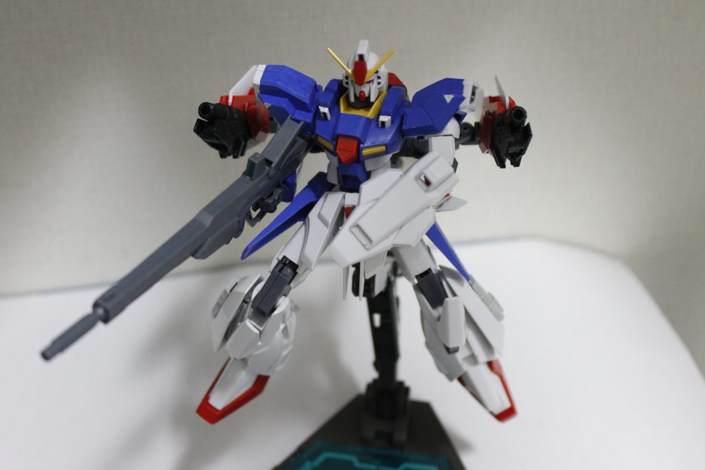 背部のバインダーに内蔵されたビームキャノン発射形態。