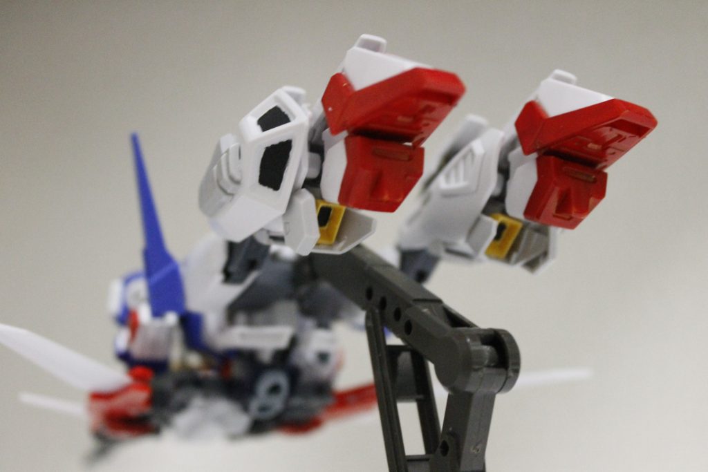 ゼータの他にもウイングやキュリオスの変形機構も参考にしています。