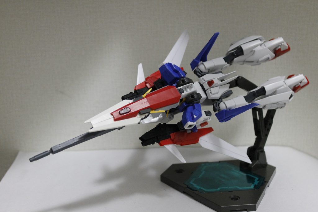 脚部の位置を変更するためのパーツを他キットの股関節とレオパルドダヴィンチのパーツで制作しています。