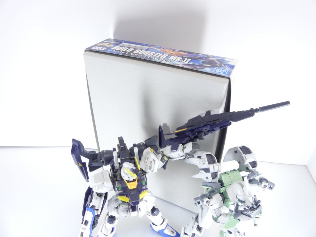 月一くらい更新「GBNW:EX」HGBC編。今回は9月の再販HGBCから・・・今回(2019年9月からの青バンダイ初再販分~)から下箱は真っ白です。また、前回も話したようにバーコード側の武装解説表記も青バンダイ再販からは存在しません(今回再販分ではユニバースブースターのみ残っています)。武装の設定解説が徐々にやりにくくなってきているのは事実です・・・が、今回はビルドガンダムMk-IIの説明書でこれを代替することとします。参考までに、今回(2019年9月)の再販分で紹介済みの(下箱表記掲載)ものはこちら。勿論在庫には限りがあるのでお早めに。ビルドブースター ハイパーガンプラバトルウェポンズアメイジングウェポンバインダー スカルウェポンEz-ARMS 次元ビルドナックルズ「角」ビルナクは新たに写真を加えています。ライトニングBWSも所持していますが・・・紹介はいつになるだろう。