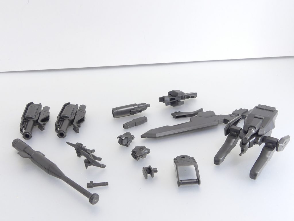 セット内容。・ガンダム・バルバトスルプス用腕部ロケット砲（ロケット砲・基部）×２・ブレーディッドバッド・獅電用交換バイザー×２・獅電用交換アンテナ・マルチウェポンパック（ライフル基部・ソードユニット・ライフル先端パーツなど）・ガンダム・バルバトスルプス（ガンダム・フレーム）用握り手・ジョイントパーツ×２・ＨＤモビルワーカー