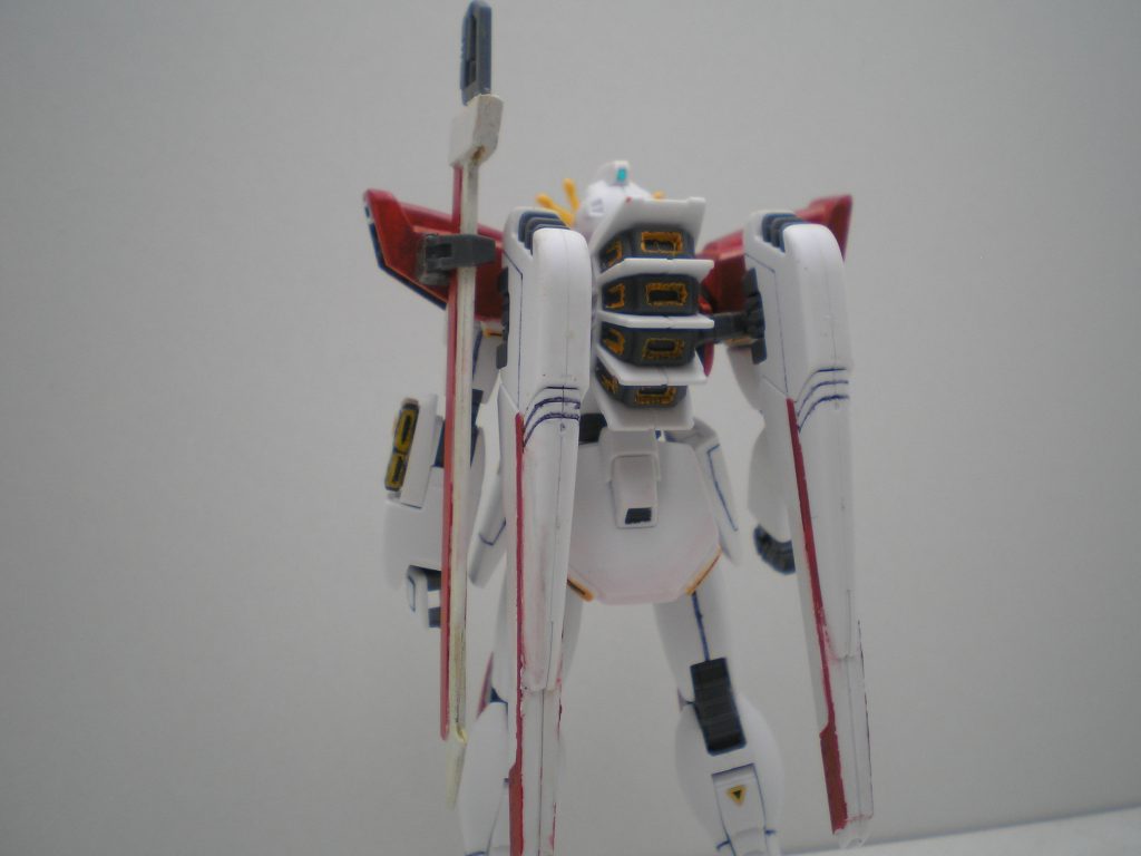 真・ザンバーソードのビーム刃部分が着脱可能で左肩のフックにマウントできます。