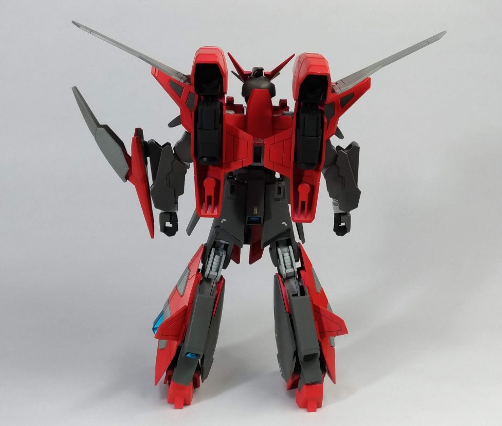 構造上、動かすとどうしても干渉しやすいのが難点です。翼とか…