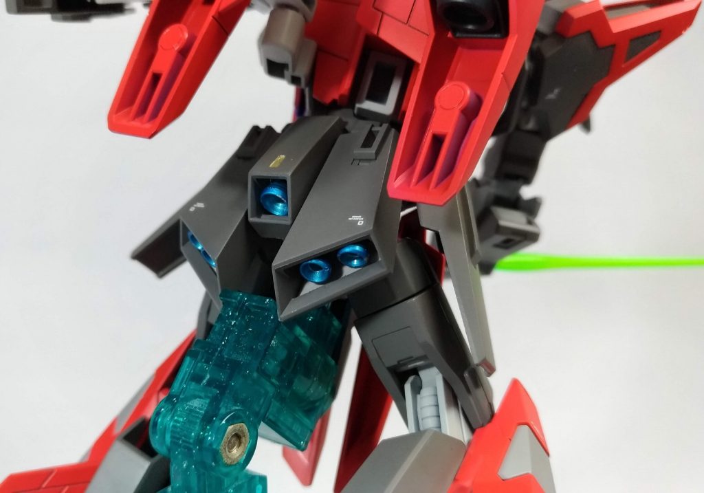 チラッとバーニアが見えるのが気に入ってるんですけど、組んでしまうと下から覗き込みでもしないと視界に入らないw