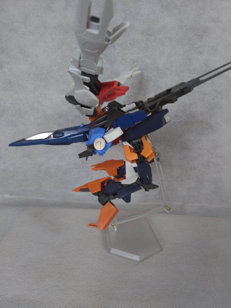 機動性重視のため、待機時の形態は鳥型
垂直離陸が可能なため、滑走路は不要。