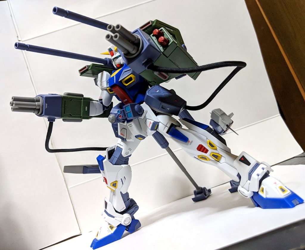 　腰背部のジャッキアームは差し替える事で伸縮を再現、砲撃時のポーズもしっかりとらせることが出来ます