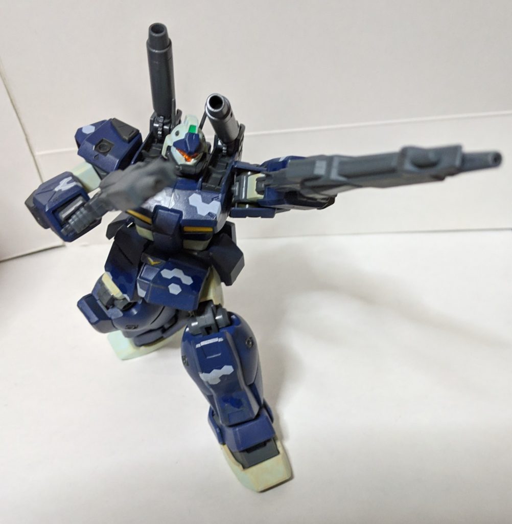 専用武装 パワード・ガンランチャー
 貫通性能が高い実弾を発射する武装、大型ゆえに取り回しが悪く扱いが困難であるが、その威力は絶大なもので発射時の反動も大した物ではないので連射が可能となっている
本武装はジャンク品等を寄せ集めて制作しました