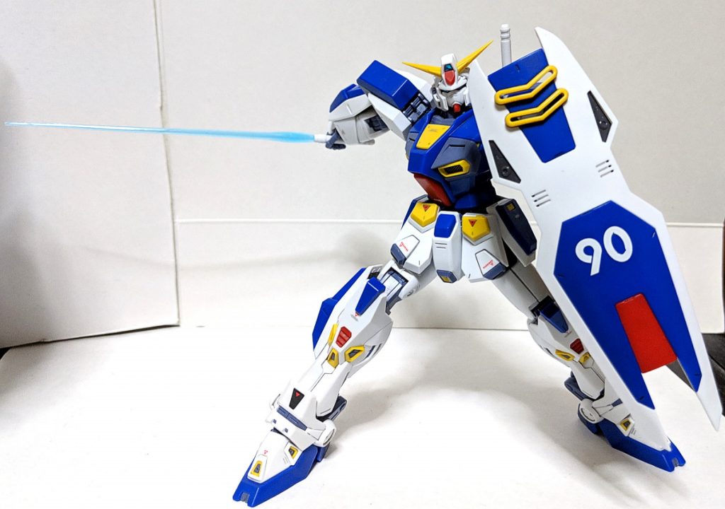 　武装もシンプルな物となっていてビーム・ライフル、シールド、そして固定装備のバルカン砲とビーム・サーベルのみ

　ある意味次世代型のRX-78-2の様にも感じられます