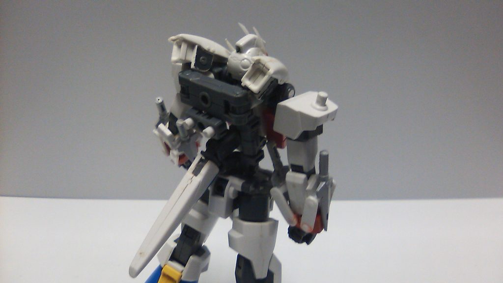 背中には近年主流の二軸接続穴も完備。拡張性を高めています。実は「蝶」と呼ばれるシステムも存在すると言われており……? そこのあたりはまた今度。