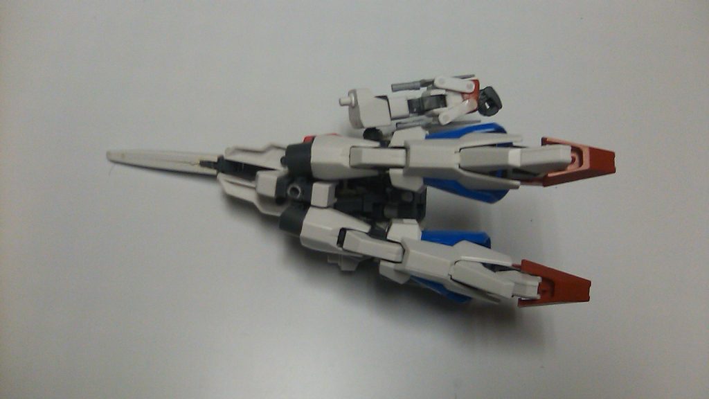 スカートを展開して、脚部も後ろに延ばせば――――