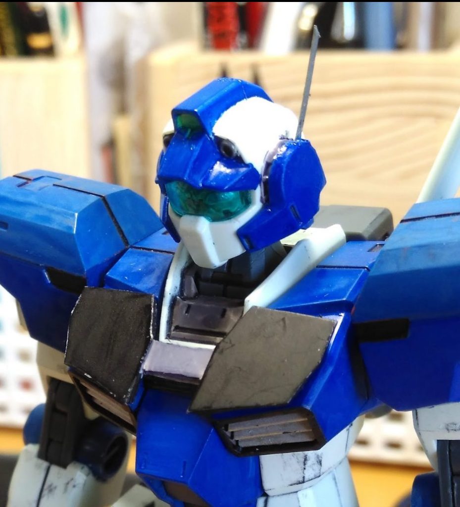 地味に頑張ったのがアンテナ。なかなかいい細さのものが見つからず代用したのはなんと服のプラスチックのタグ(名前合ってるか不安ですが多分伝わるでしょう)。これ探すのに2時間掛けた。親が服買いに行っててくれて良かった。