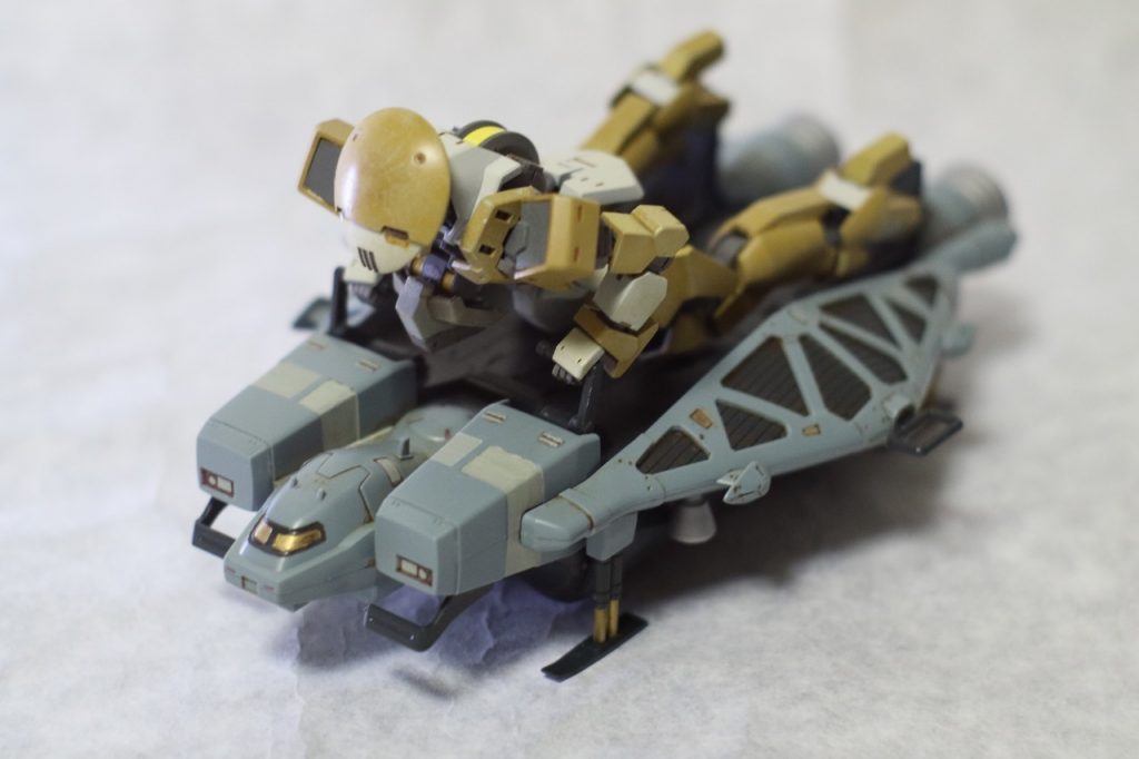 上に載っているのは以前投稿した「リクターヘッド」。なかなか乗せるのは難しいです。