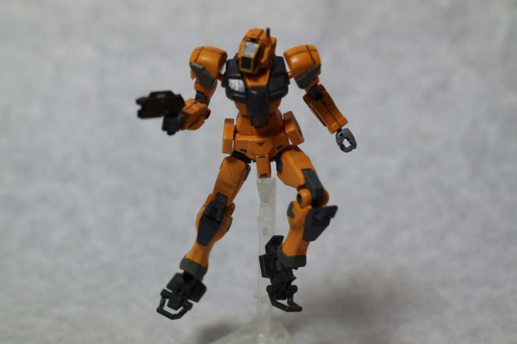 アクション1。付属のライフルを少しいじって持たせました。ヒートガン的な感じです。