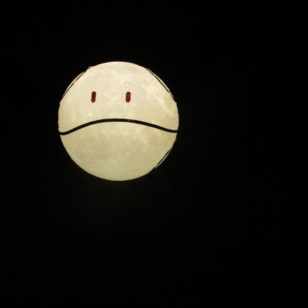 月は出ているか？