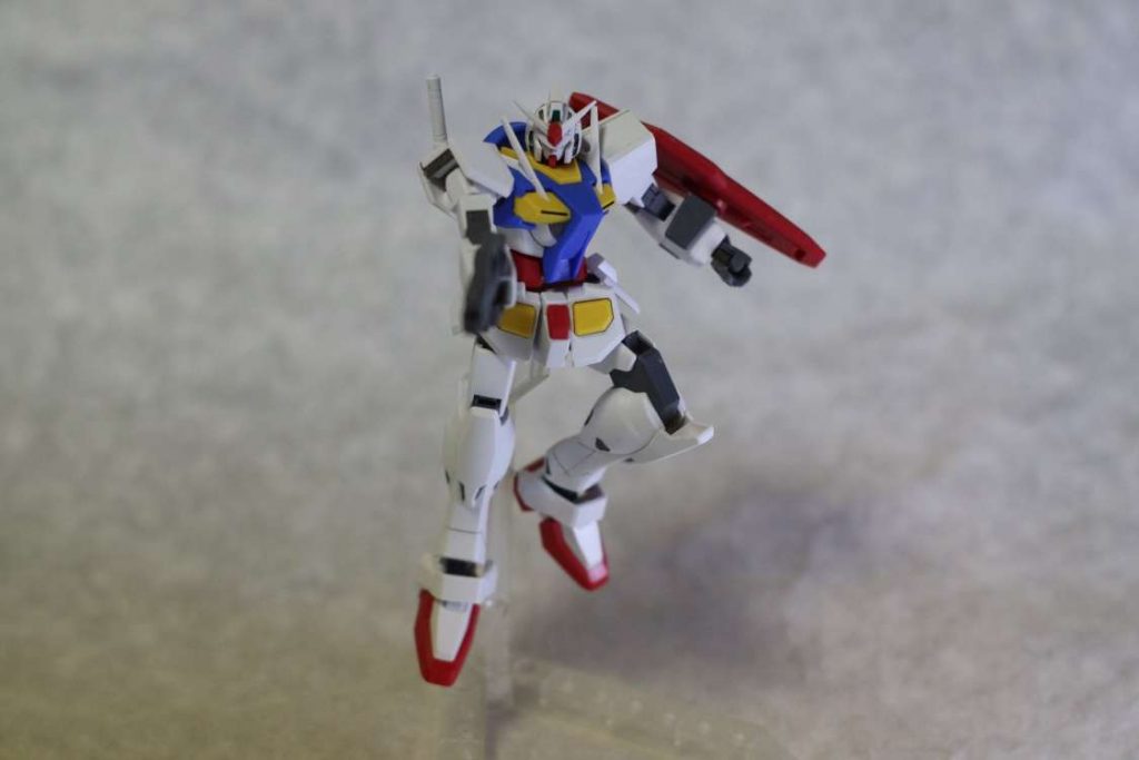 ビームライフルは小さいです。シールド裏は赤一色なので気になる方は要塗装ですね。