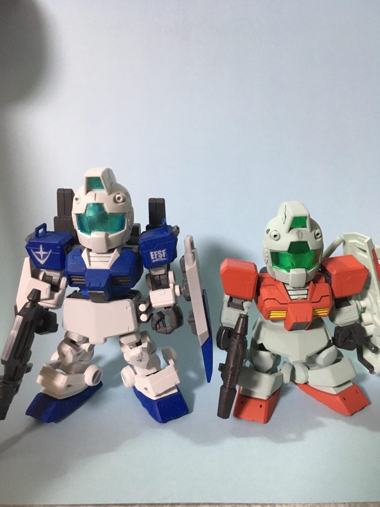 以前作ったジムと並べみました。 内部フレームが違うので同じ部品が多くても、印象が違いますね。