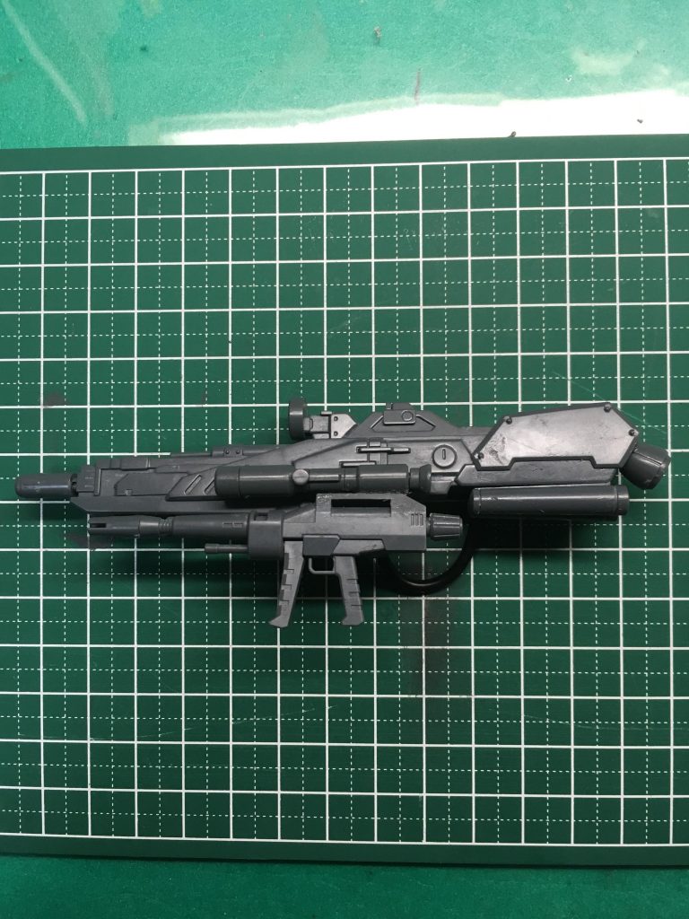 ビームキャノン
7号機のキャノンにガンダムのビームライフルを2丁付けたもの。ケーブルは壊れたPSPの充電ケーブルを拝借し、キャノンにピンバイスで穴を開けて付けました。