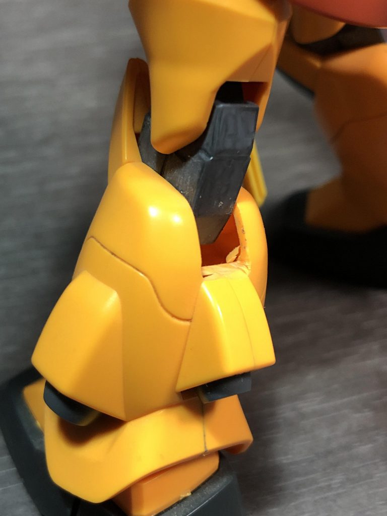 膝裏を削り取って可動域を拡大。