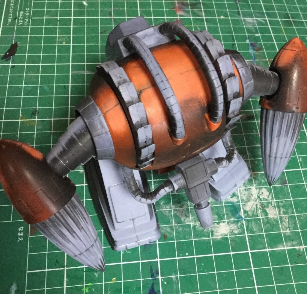 組み立て完了 脚はハの字に開いて固定