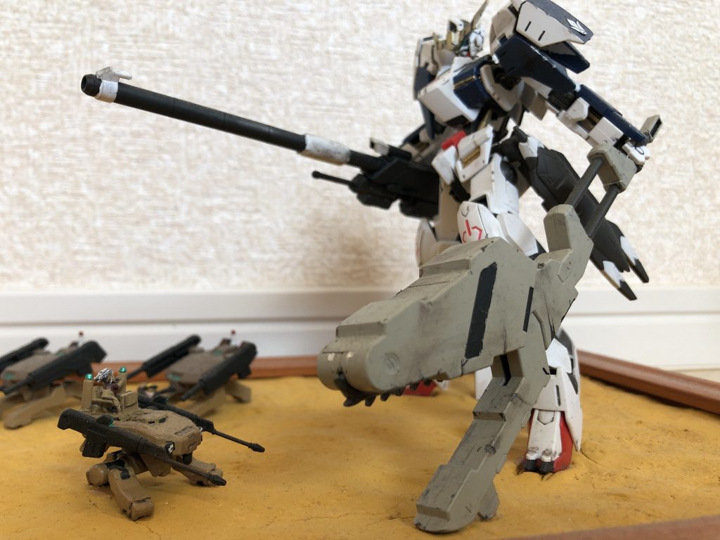 1番好きな角度です。
オルガの乗るモビルワーカーは複座式にセミスクラッチしてます。