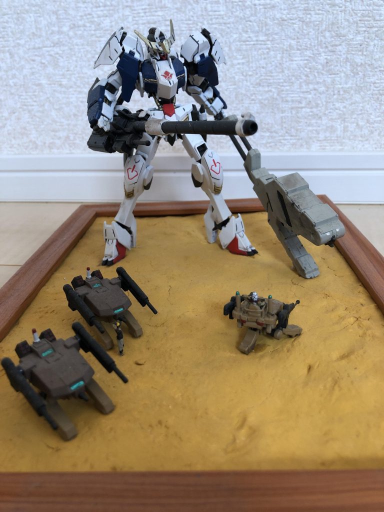 別角度から。
地面とかベースは全て百均なので500円以内です。