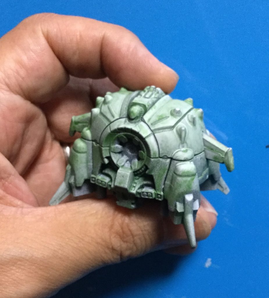 組み立ててラッカー系缶スプレーで下塗り