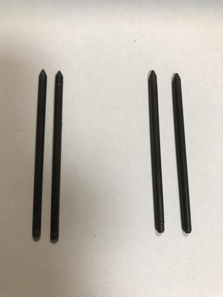 ダインスレイブのおかわりは既存のダインスレイブと同じ太さと同じ色のランナーから切り出して制作しました 左 制作したダインスレイブ 右 既存のダインスレイブ