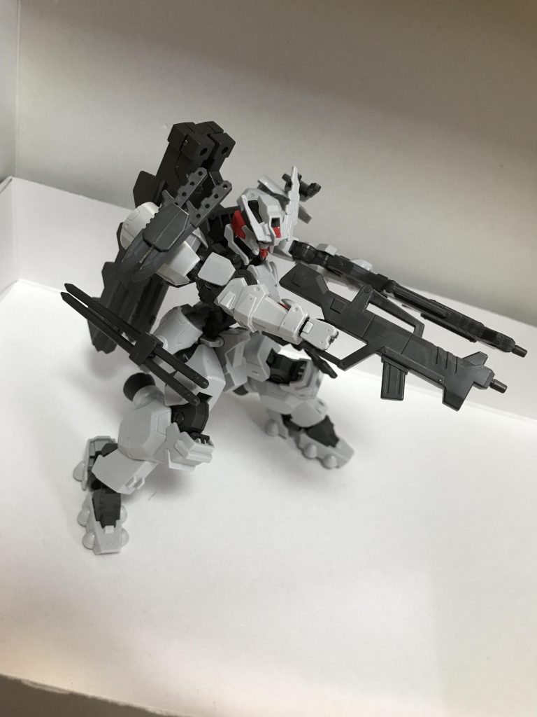 ガンダムアスタロト ホワイトウルフ–2枚目/制作者：じらぁど・しゅぷりがん（Poorman）