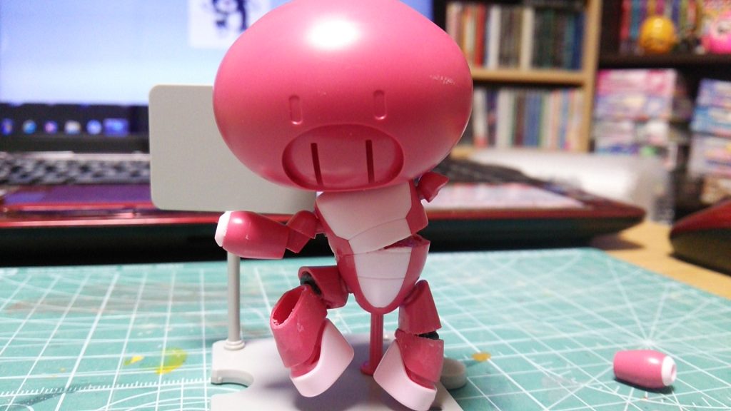 プチッガイの手足をバラしてポーズを付けます。