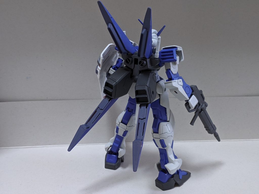 背面。
一部スラスターはパテで穴埋め。