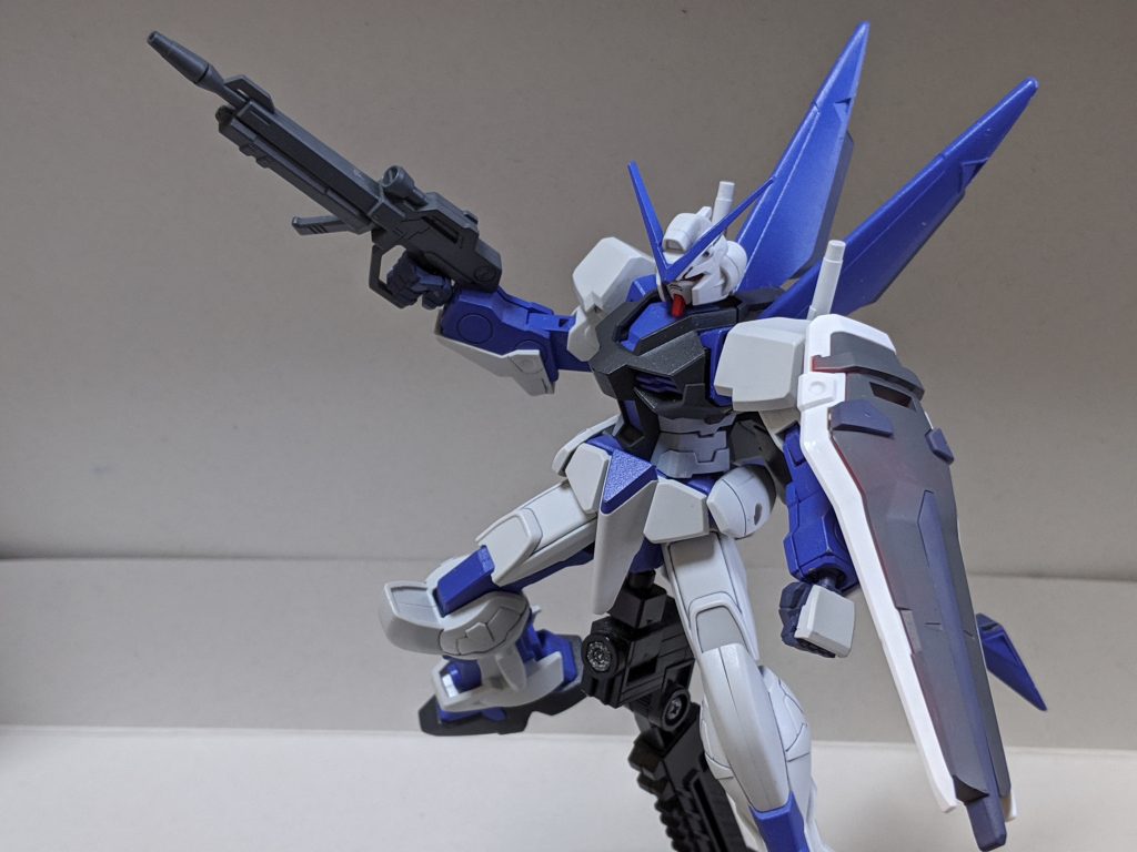 地味に難しい後ハメ工作が必要だったので膝の合わせ目消しは断念…
握り手がついてくるところは良キット。