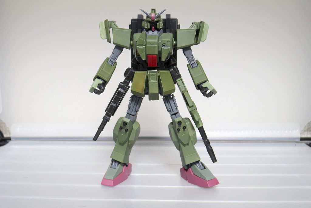 別にアピールじゃない正面！
森の中を進むんだけどめっちゃ急ぐので酷使するし、ぼくはG-SAVIOURが好きなので、腿の装甲は外されています。
上腕もないしいいでしょ別に