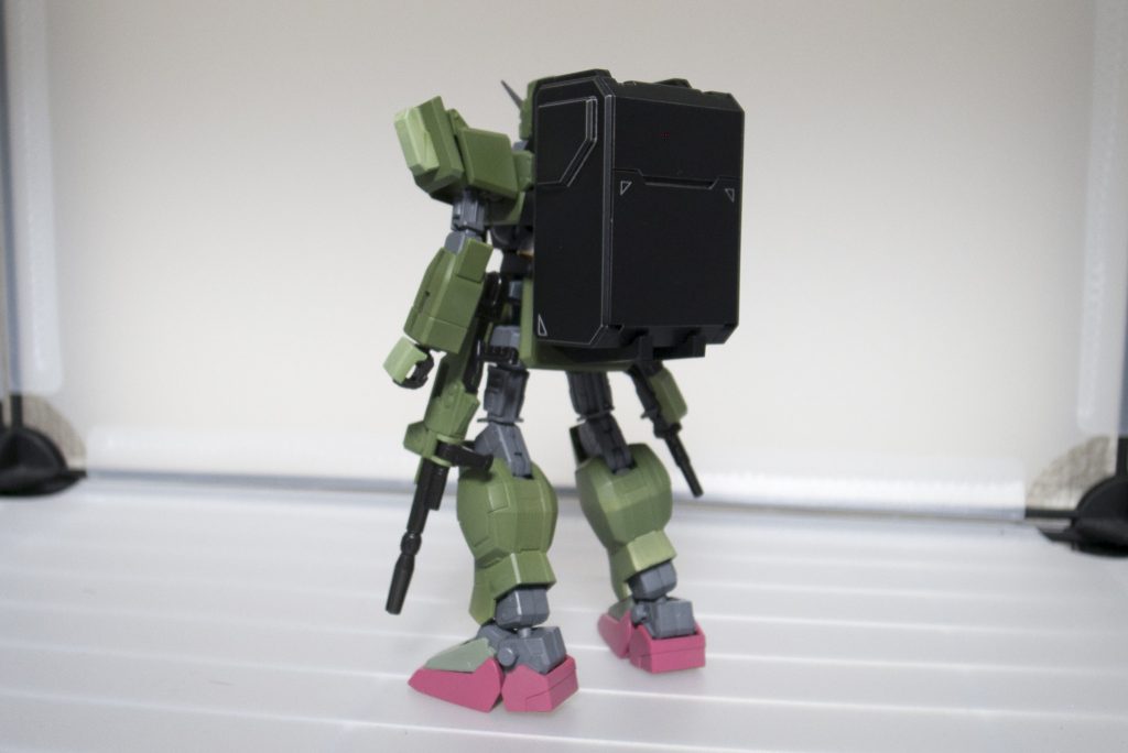 カバンには荷物が入っています。
え？何？なんて？盾？何？