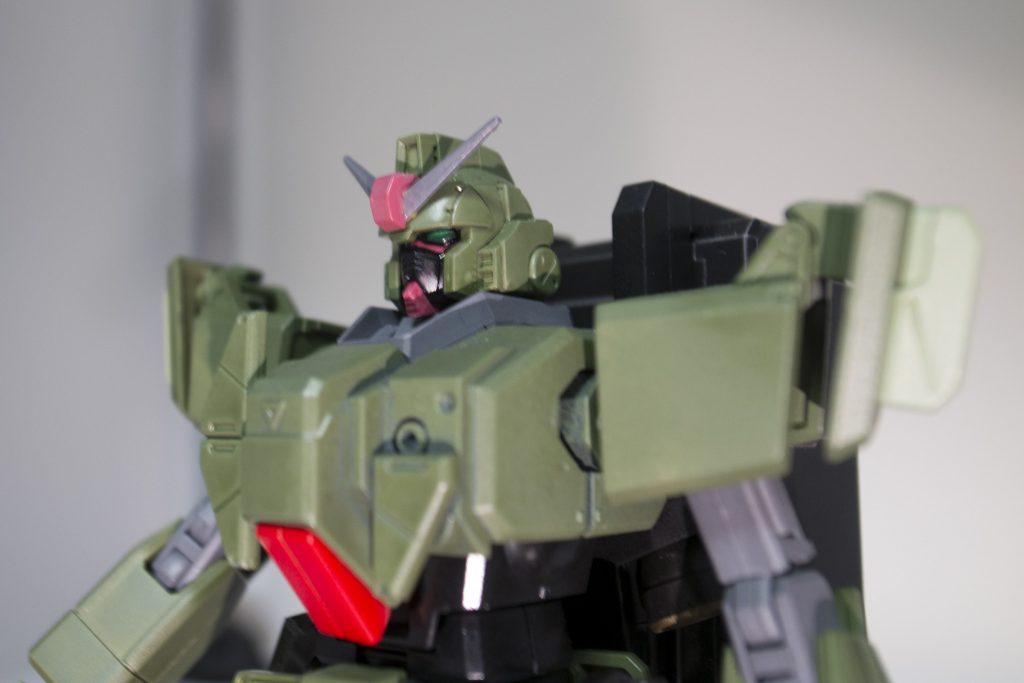 ジャングルの特殊部隊って顔黒いでしょ。
でもコクピットハッチは赤いほうがわかりやすいよね。